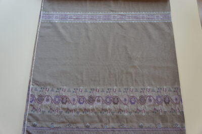 Jacquard mit Bordüre